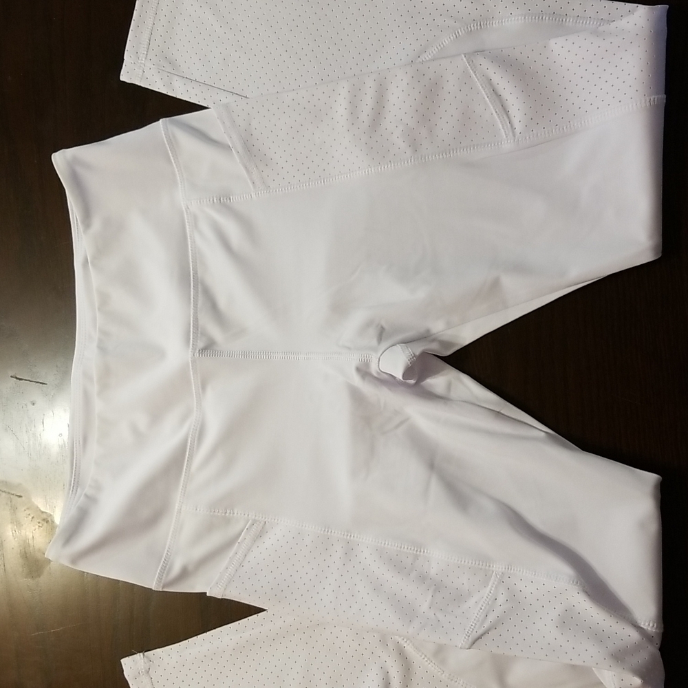 Very white Leggings with breathable mesh half legs